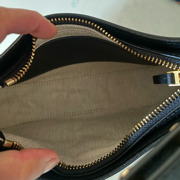 New , Authentic Tory Burch emerson zip shoulder bag - Picture 7 of 11